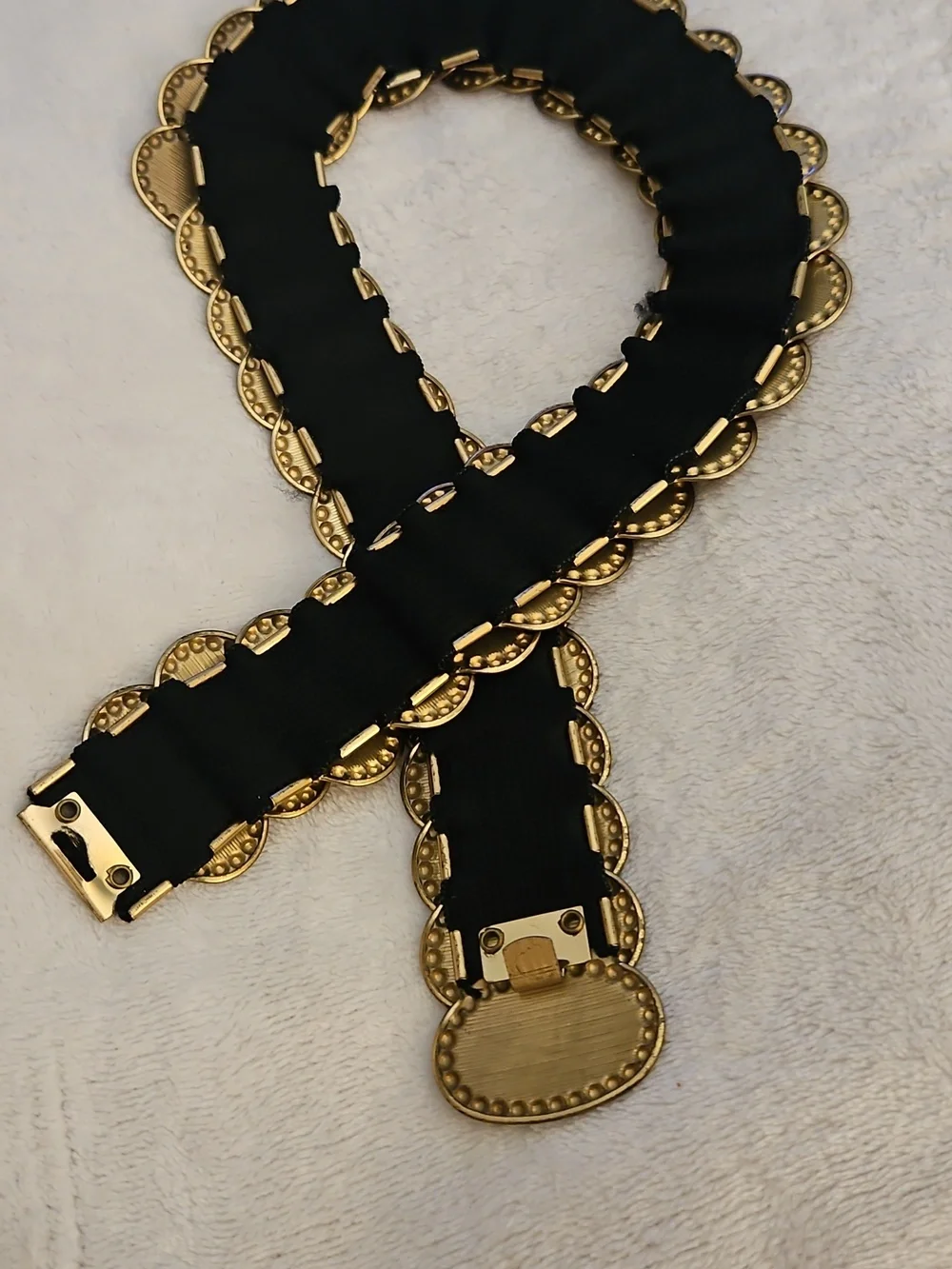 Vintage 1980s Gold Brushed Oval Metal Concho Stretch Belt